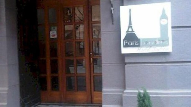 Property entrance - Hotel Paris Londres (Santiago)