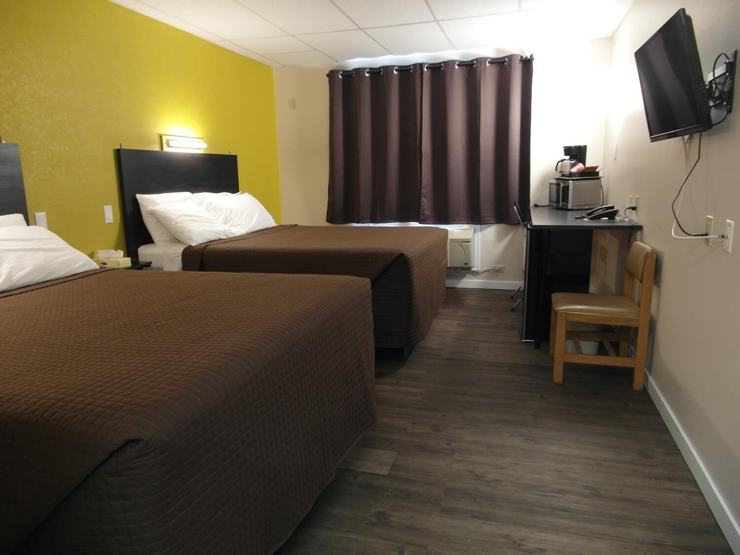 Skrivebord og sengetøy