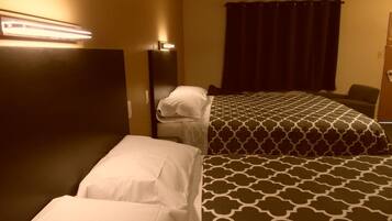 Skrivebord og sengetøy