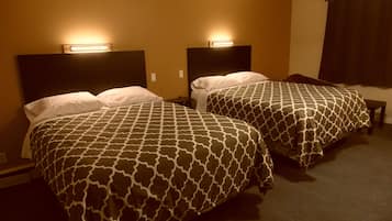 Chambre Standard double, 2 grands lits | Bureau, literie fournie