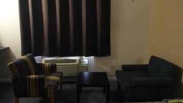 Skrivebord og sengetøy