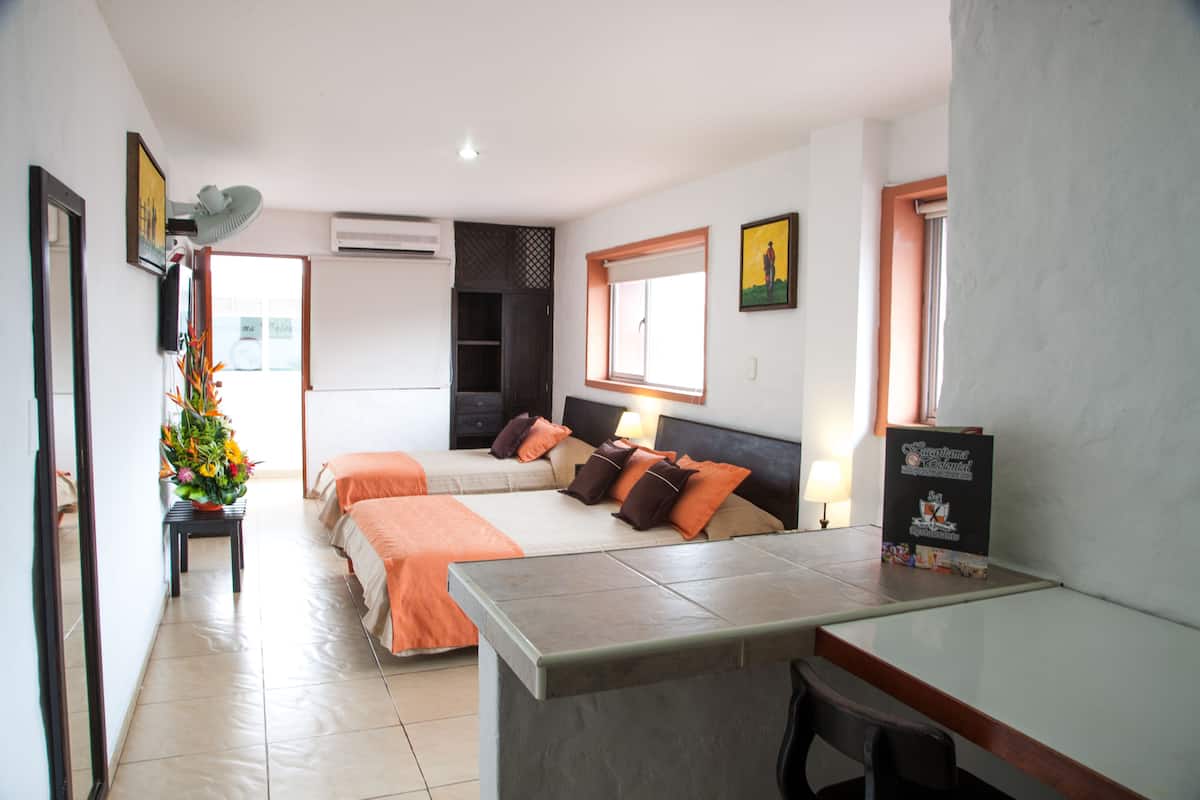 habitación clasica 2 pax | minibar, in-room safe, individually decorated, desk