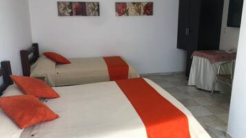 Caja de seguridad en la habitación, wifi gratis y ropa de cama