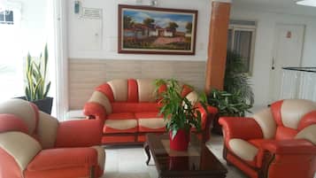 Área de estar no saguão