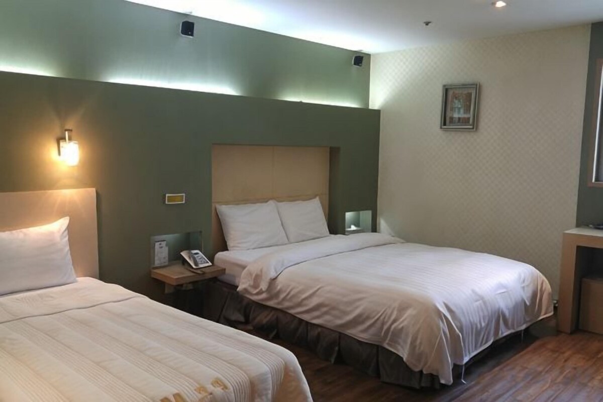 Caja de seguridad en la habitación, escritorio y insonorización 