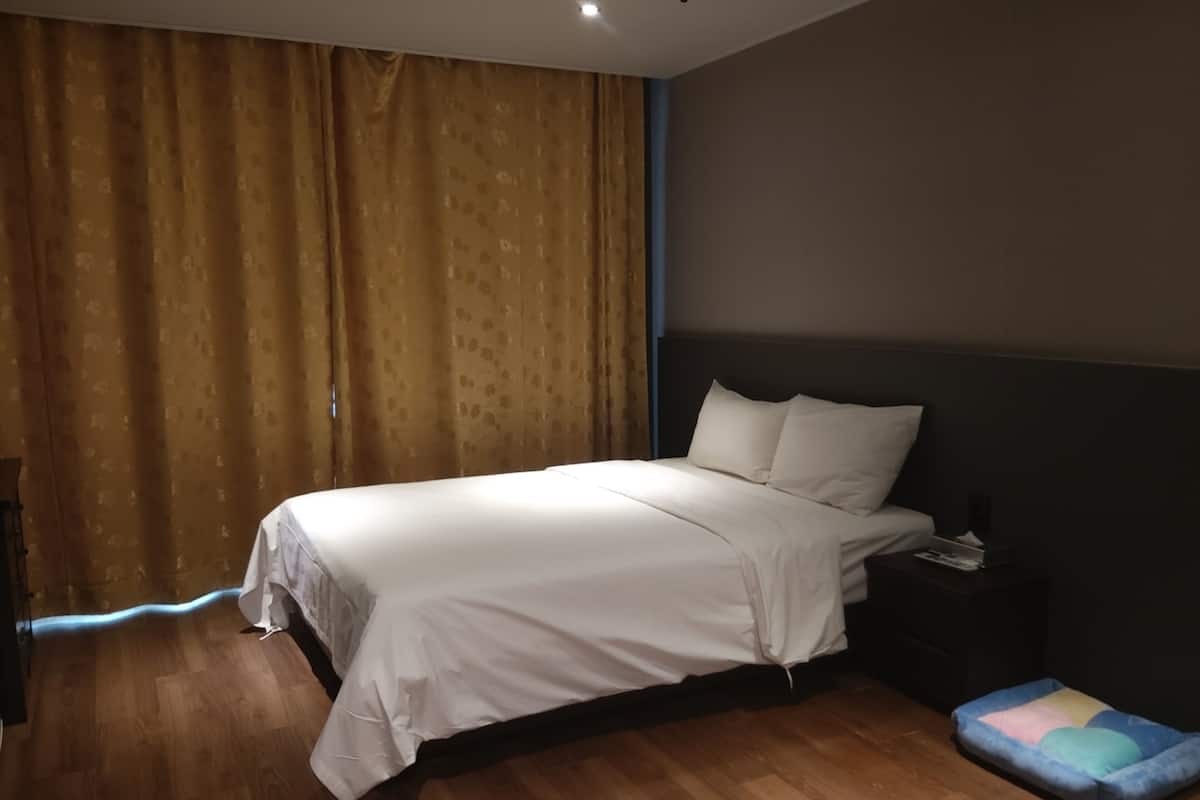 Chambre Double (Pet Room)