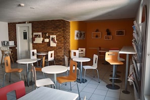 Daily buffet breakfast (EUR 7.8 per person)