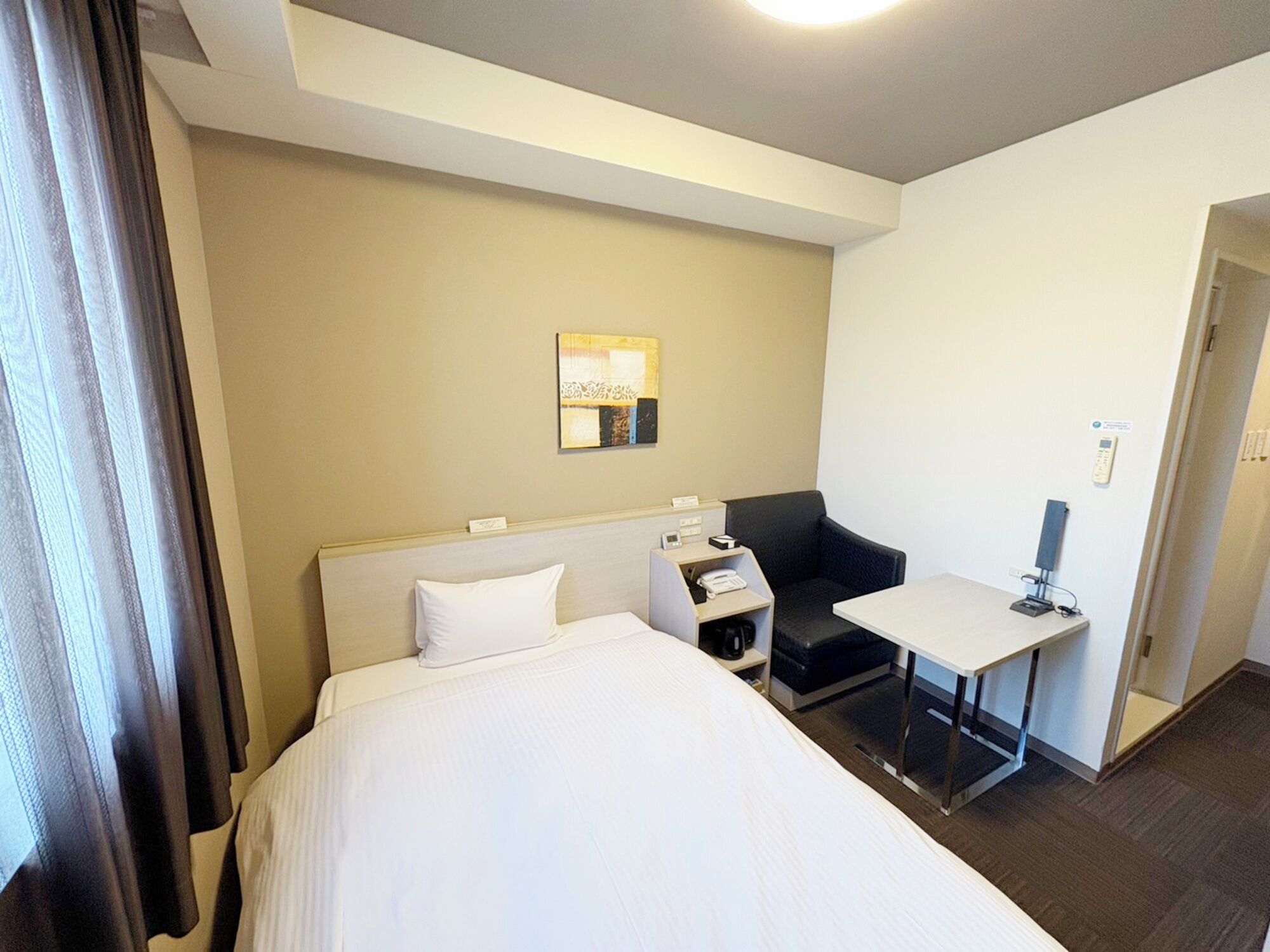 1 bedroom, desk, free wifi, bed sheets