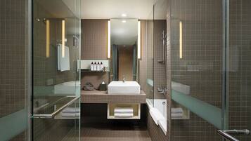 Artículos de tocador gratuitos, secador de pelo, batas, pantuflas