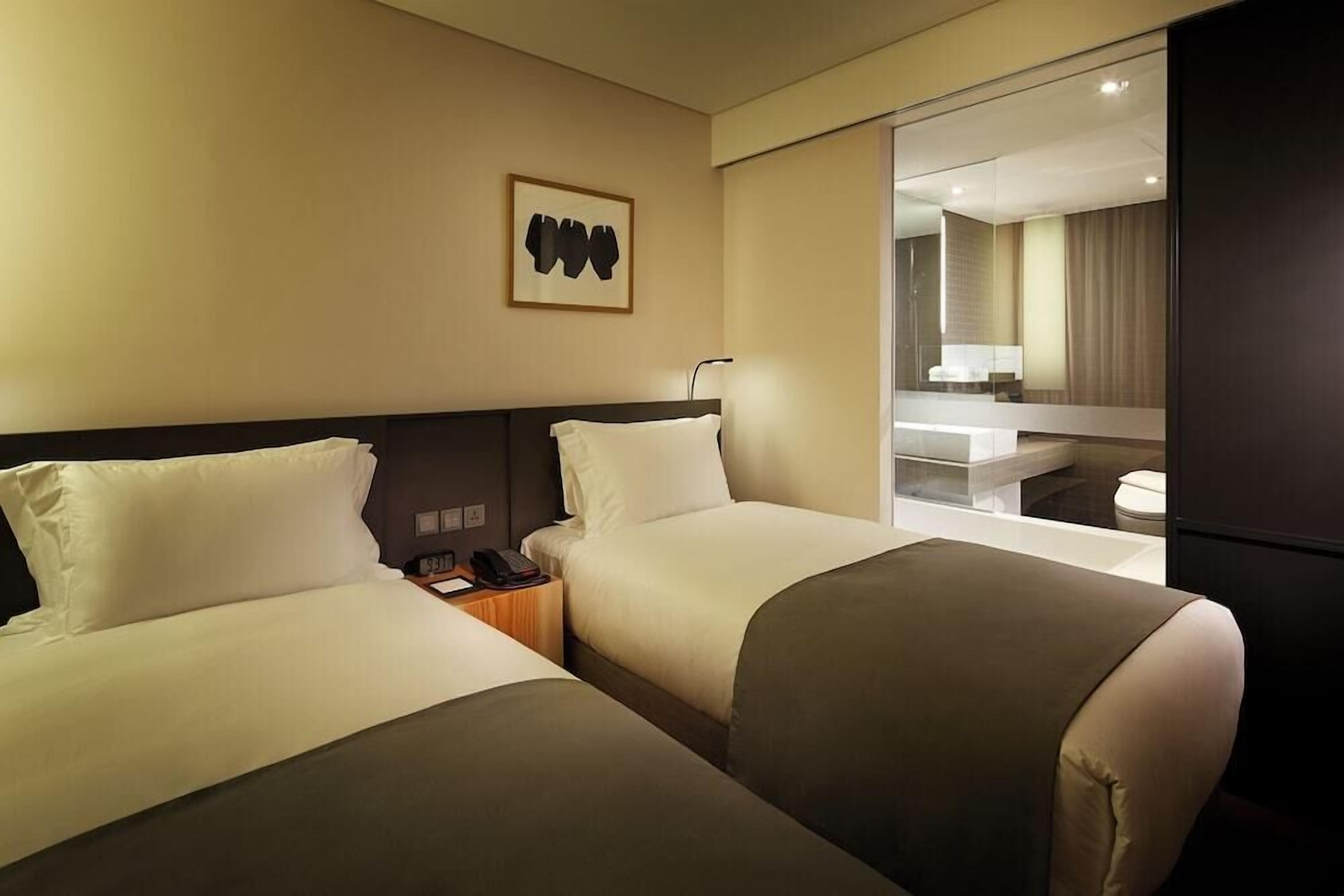 Down duvets, in-room safe, desk, blackout curtains