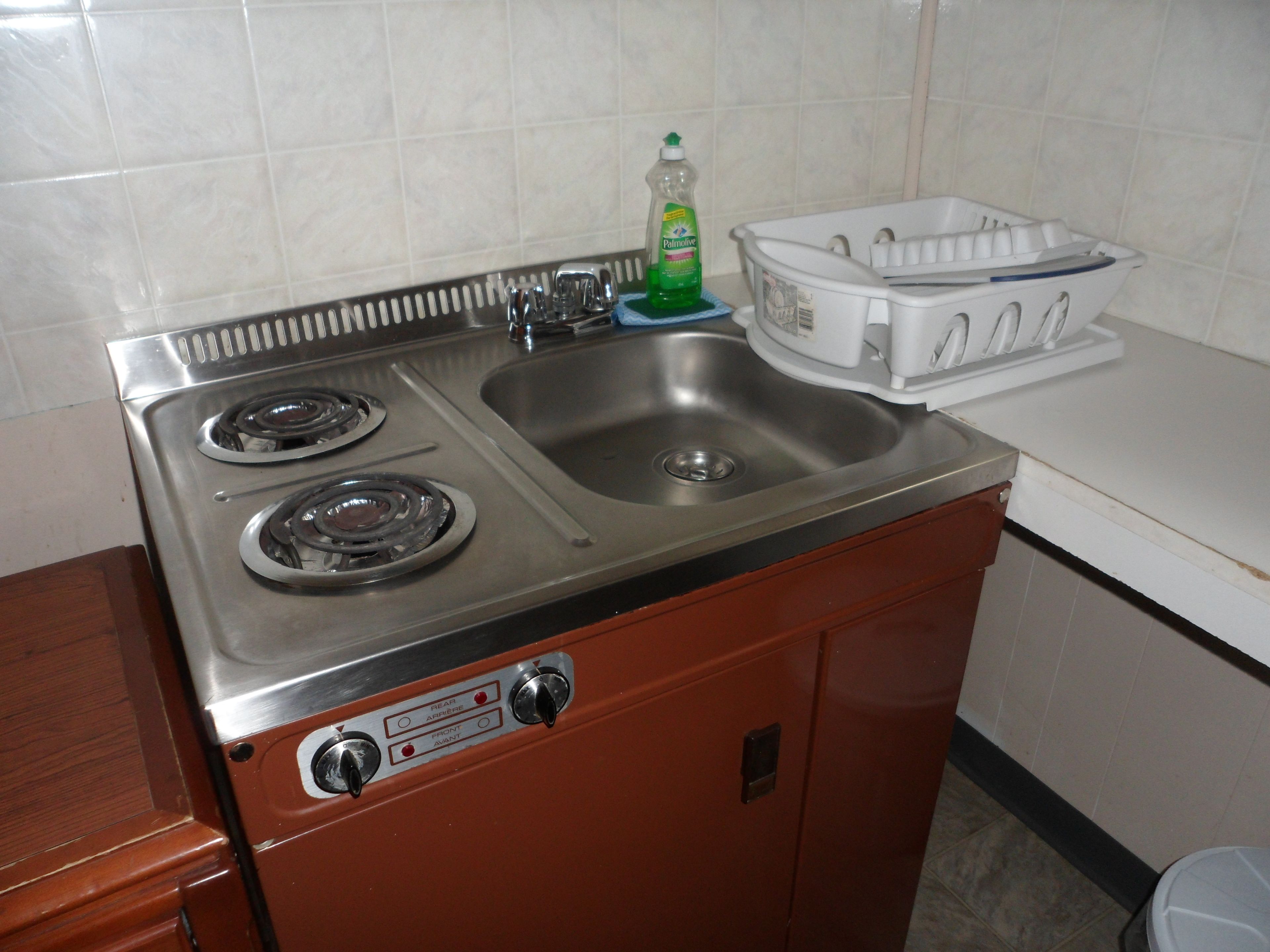 Room | Private kitchenette | Fridge, microwave, coffee/tea maker, cookware/dishes/utensils