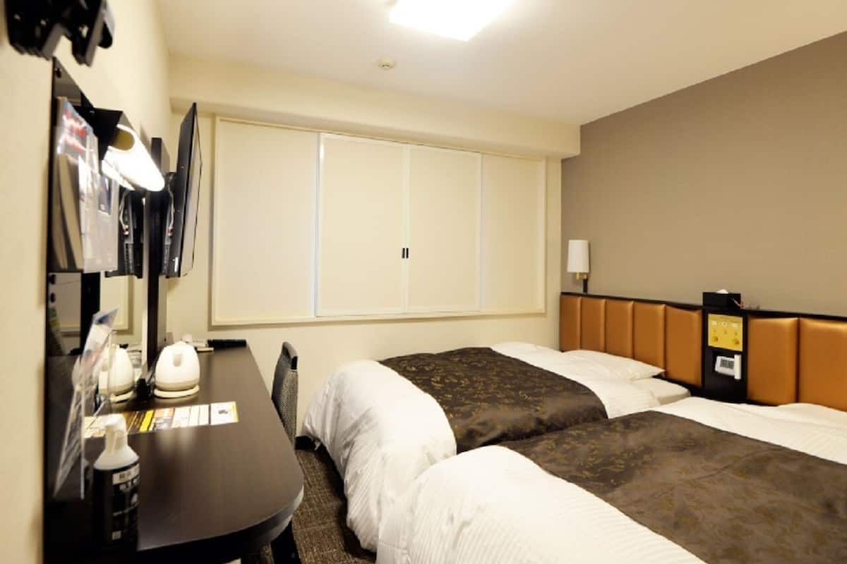 Down duvets, desk, free WiFi, bed sheets