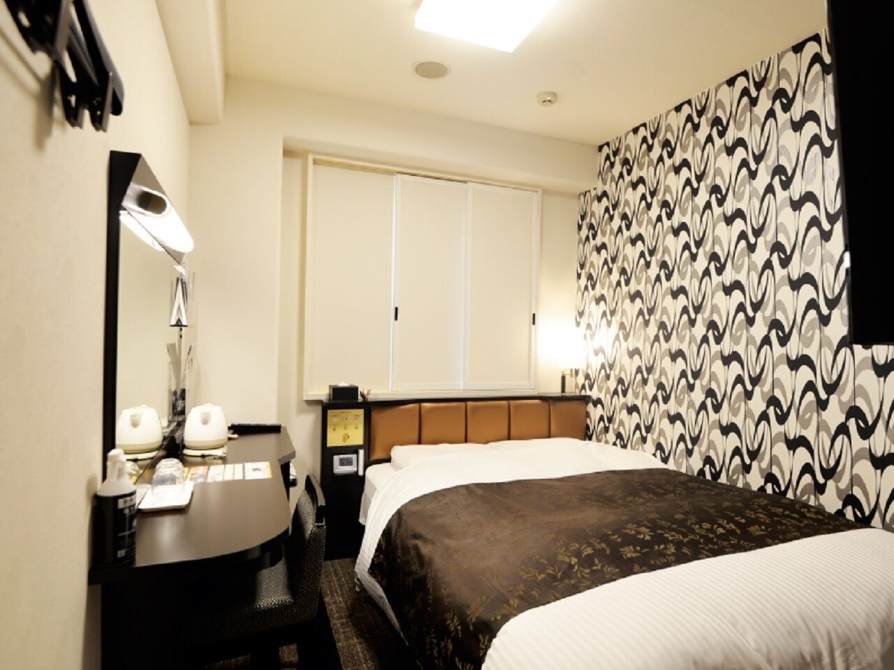 Edredón, escritorio, wifi gratis y ropa de cama 