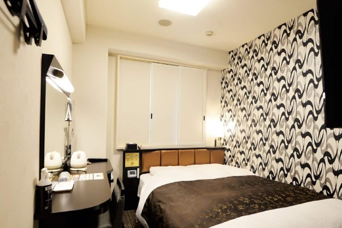 Down duvets, desk, free WiFi, bed sheets