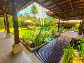 Villa, 3 Schlafzimmer, eigener Pool | Blick auf den Garten