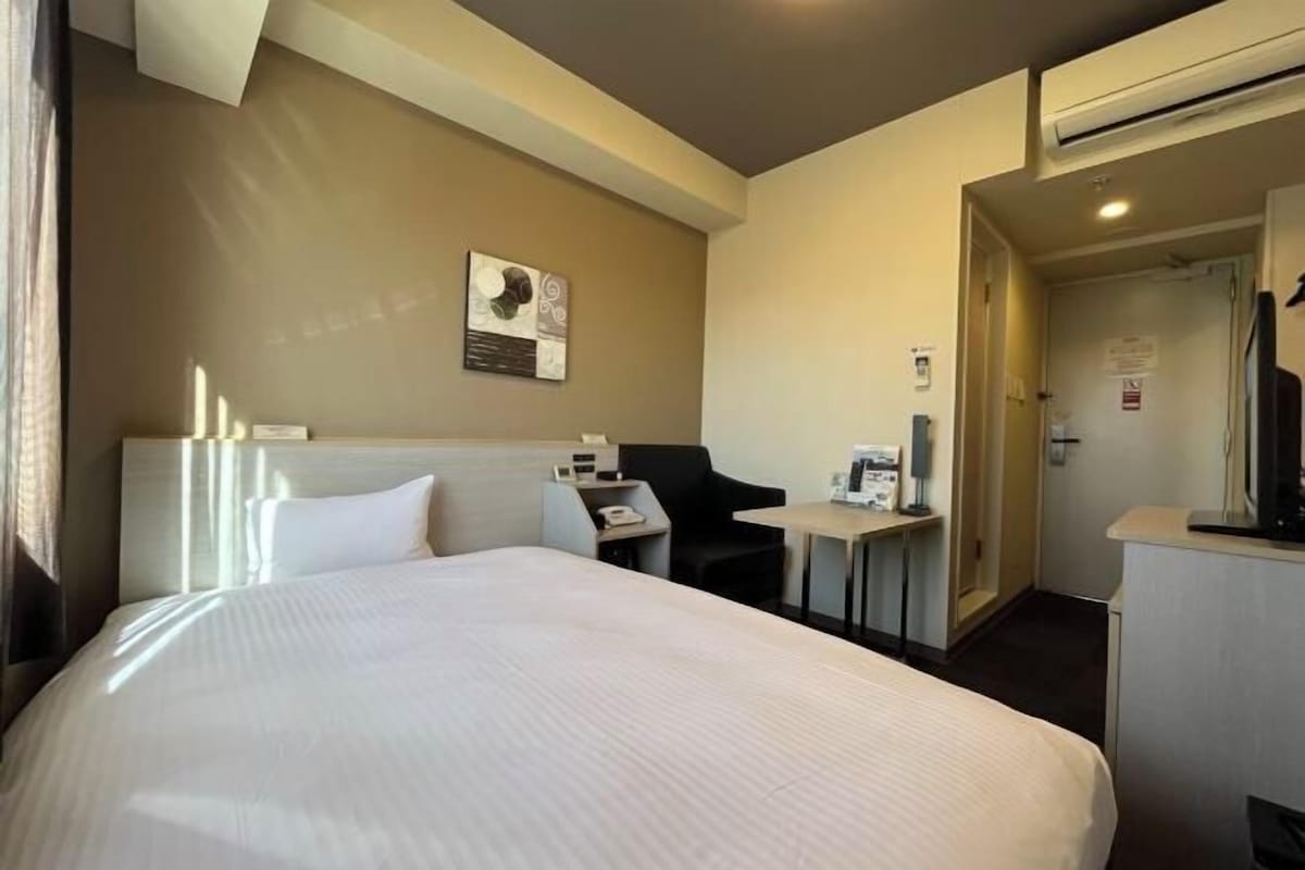 WiFi (free), bed sheets