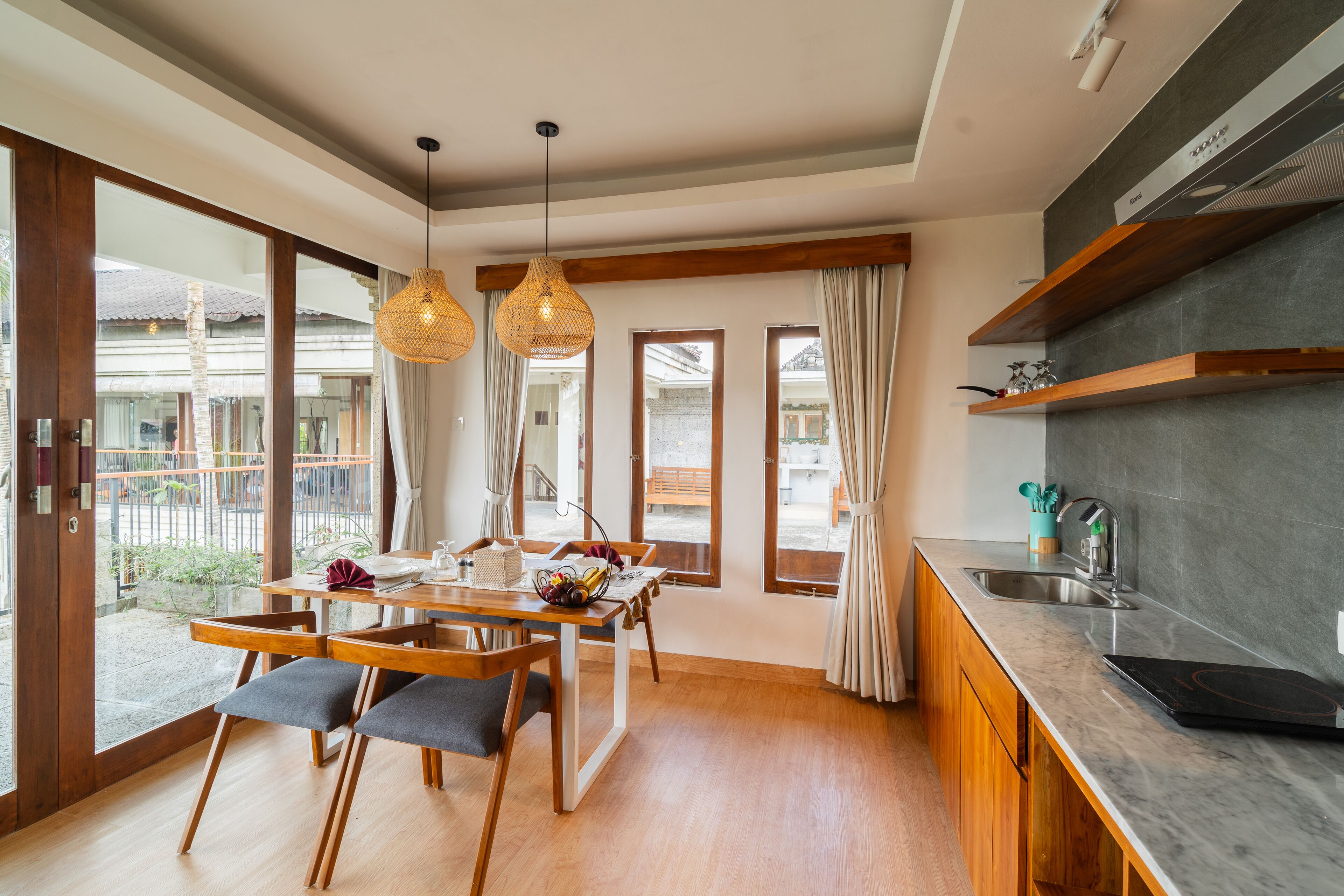 suite penthouse | private kitchen | fridge, coffee/tea maker, electric kettle