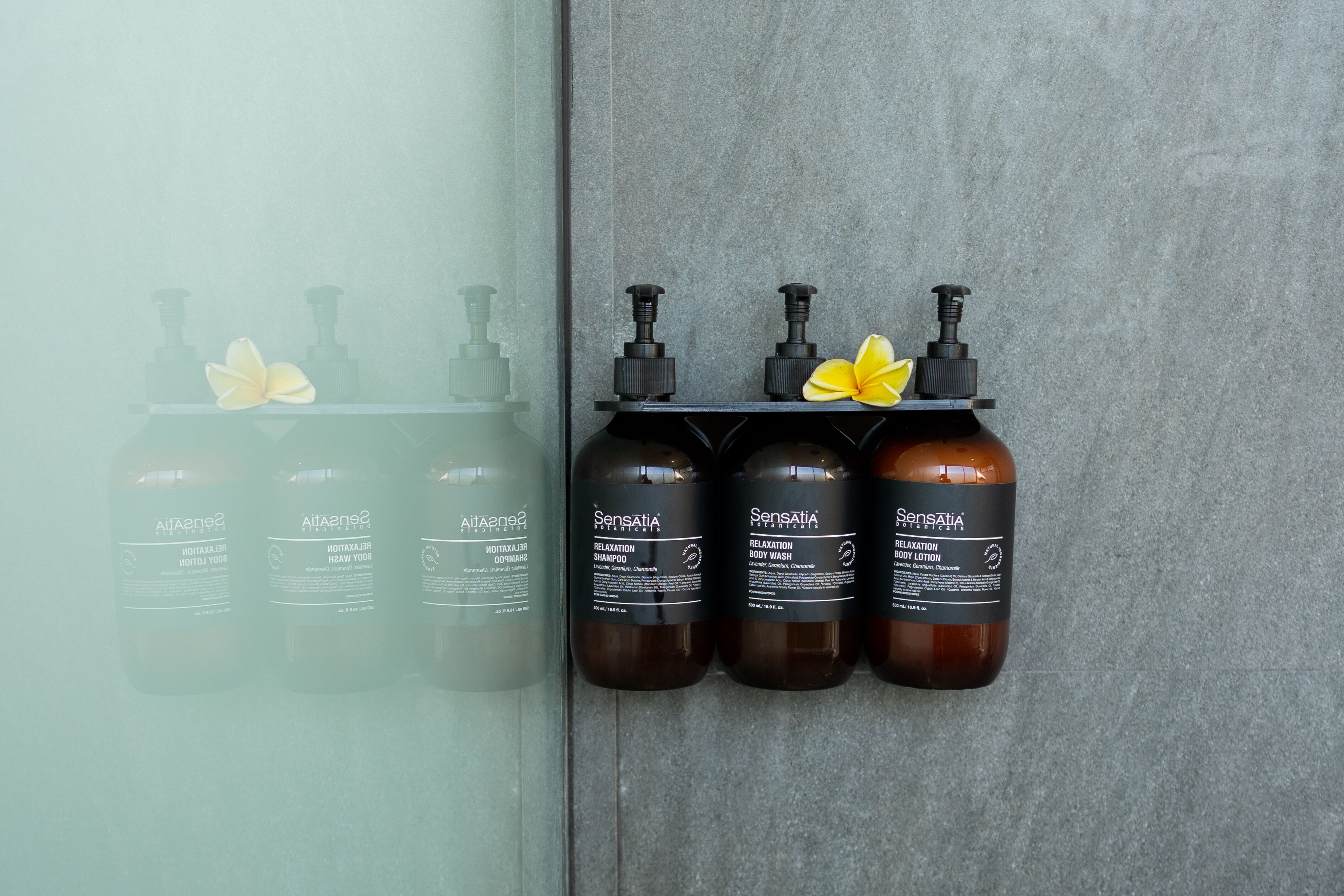 suite penthouse | bathroom | free toiletries, hair dryer, bathrobes, slippers