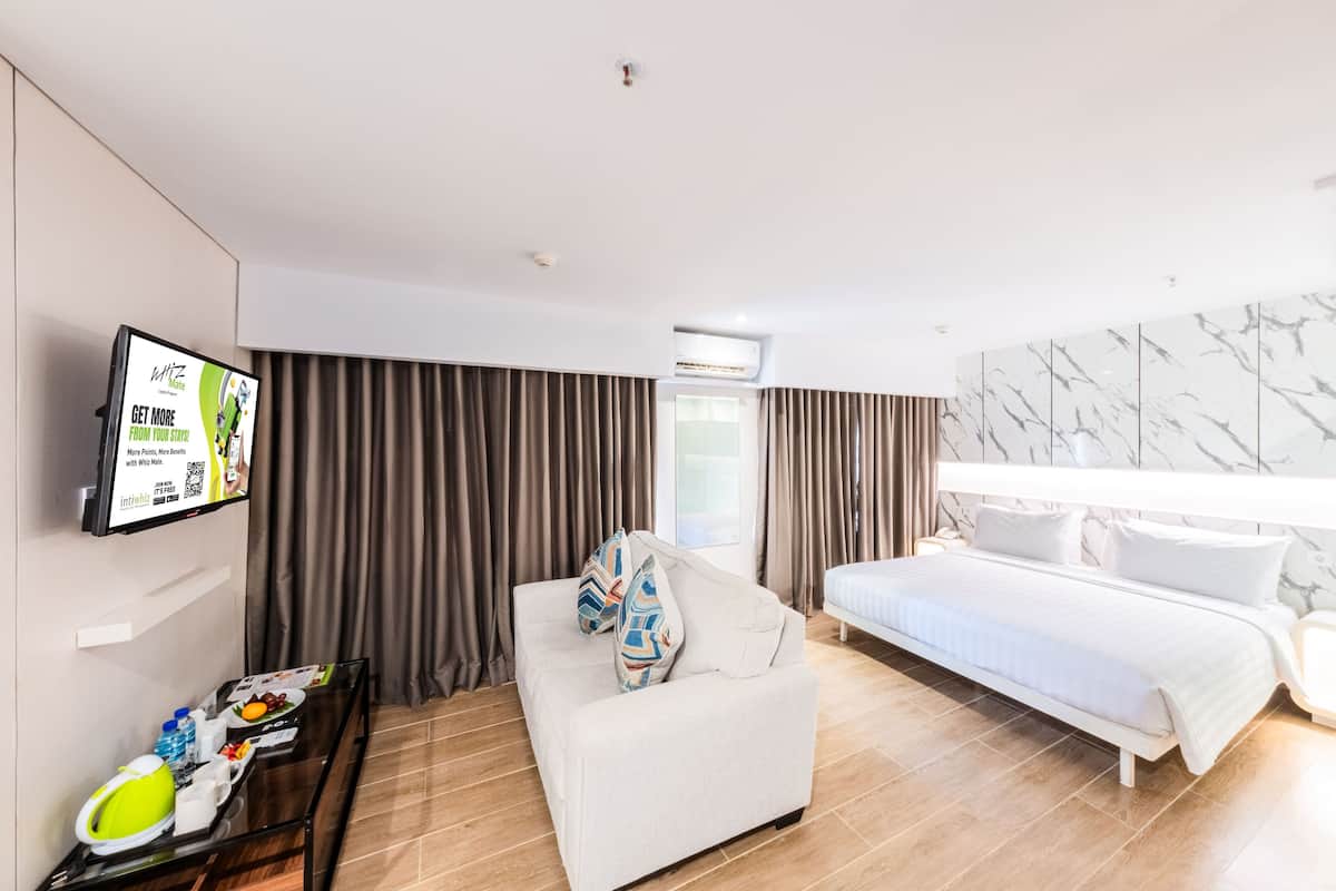 Family Room | Premium bedding, in-room safe, desk, free WiFi