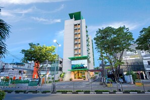 Porch - Whiz Prime Hotel Balikpapan (Balikpapan)