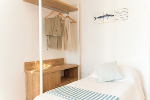 Classic-Zimmer, 2 Schlafzimmer, Verbindungszimmer | Minibar, Zimmersafe, Schreibtisch, laptopgeeigneter Arbeitsplatz