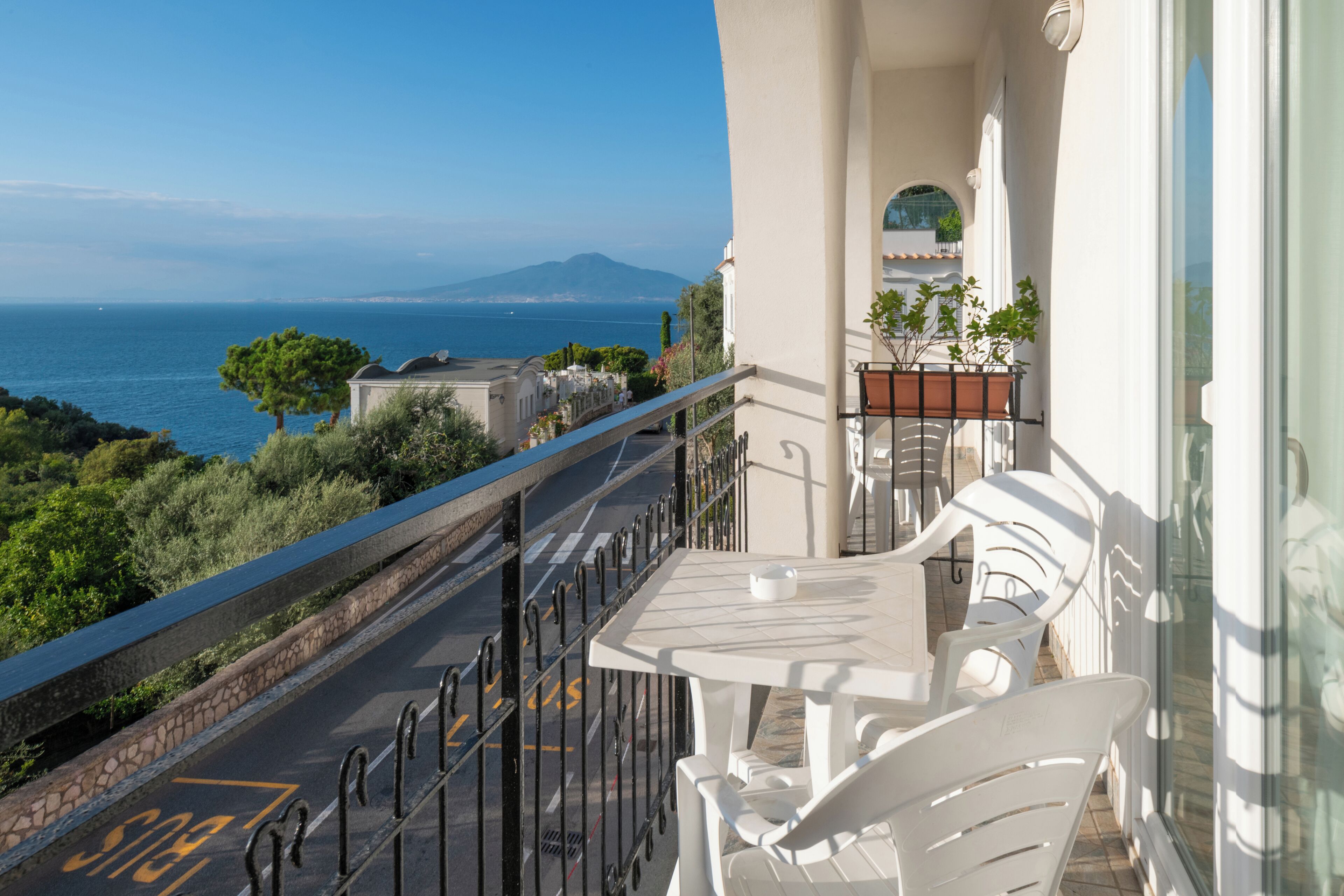 Chambre Triple, balcon, vue mer | Vue de la chambre