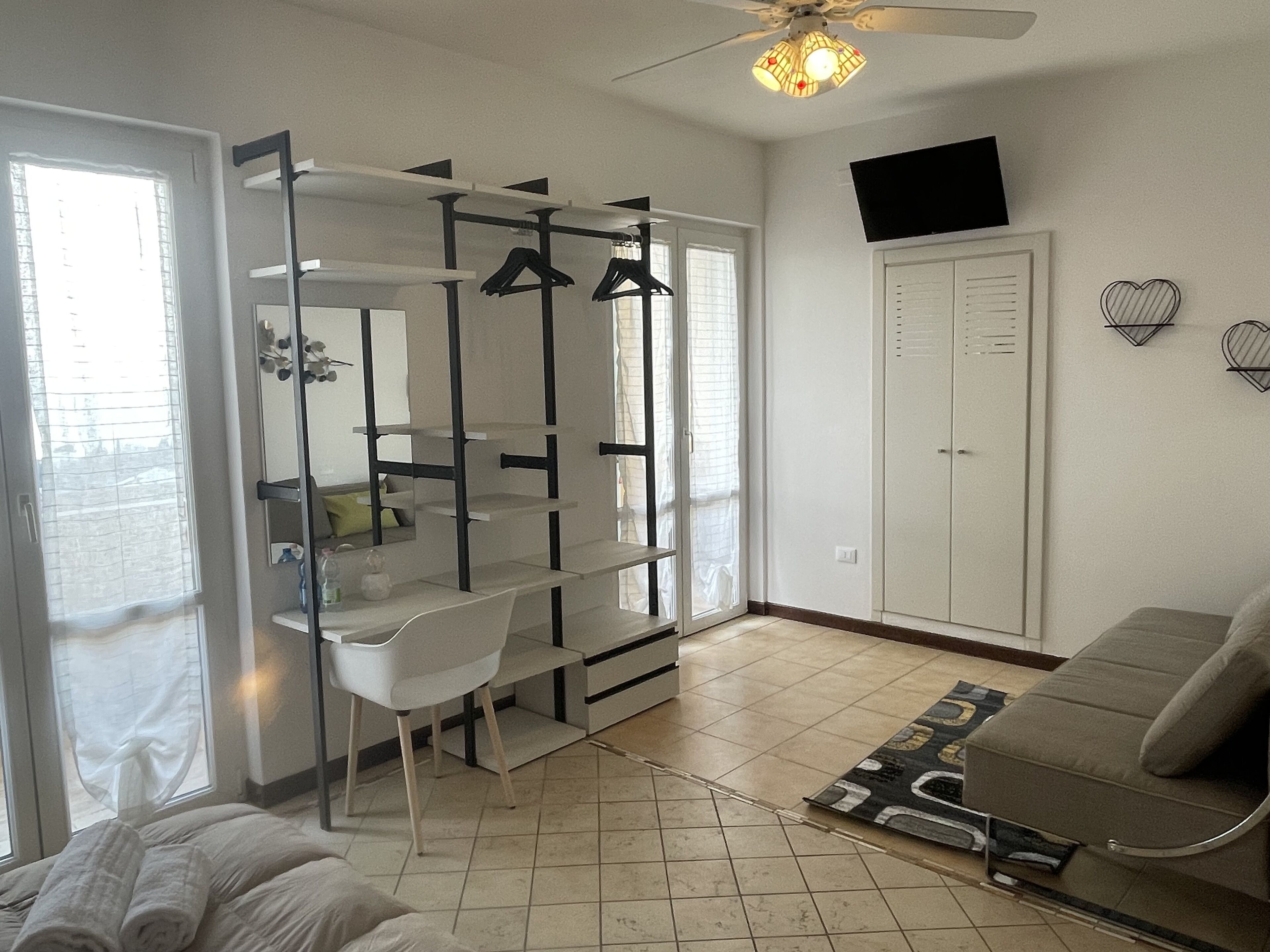 comfort triple room, 1 bedroom, private bathroom | 1 bedroom, in-room safe, desk, free wifi