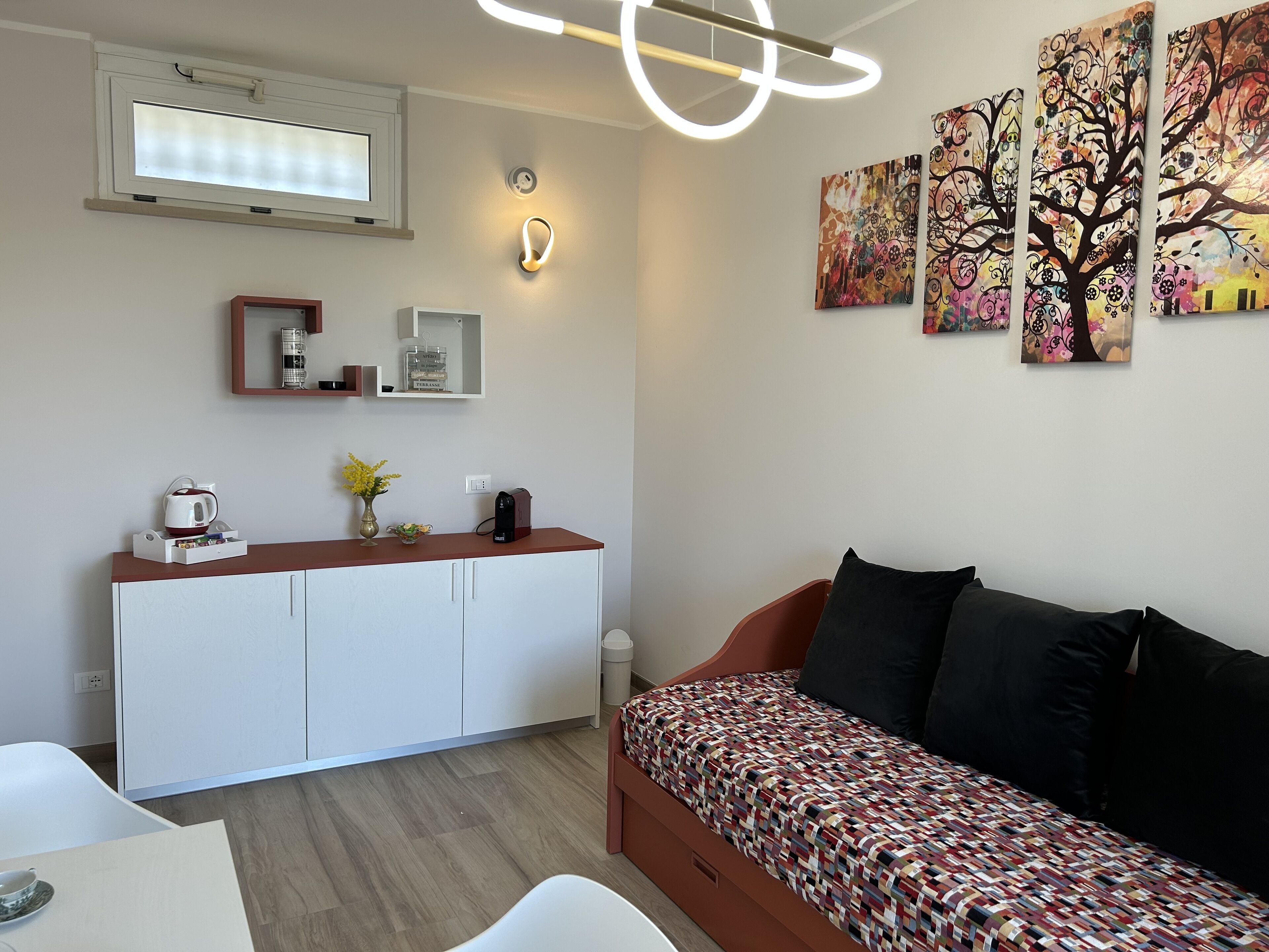 32-inch flat-screen tv with satellite channels