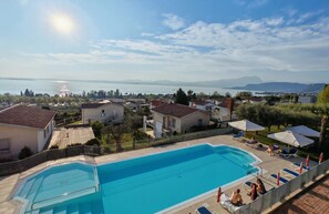 Outdoor pool, a rooftop pool, open 8:00 AM to 9:00 PM, pool umbrellas - Albergo Panoramica (Bardolino)