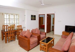 패밀리 스위트, 침실 2개 | 거실 공간 | LCD TV, DVD 플레이어