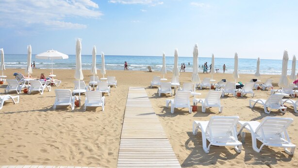 Private beach nearby, free beach shuttle, sun loungers, beach umbrellas - Çınar Family Suite Hotel (Manavgat)