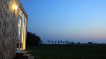 Exclusive-Ferienhütte, 1 King-Bett, Gartenblick, zum Garten hin | Ausblick vom Zimmer