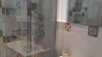Studio | Bilik Mandi | Pancuran mandi, kelengkapan dandanan diri percuma, pengering rambut