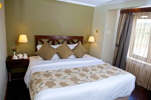 1 多间卧室、办公桌、折叠床/加床（额外收费）