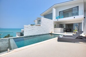 Comfort Villa, 4 Bedrooms, Private Pool, Sea View | Bar (on property) - Villa Blue Bay 4 Bedroom Pool Villa (Koh Samui)