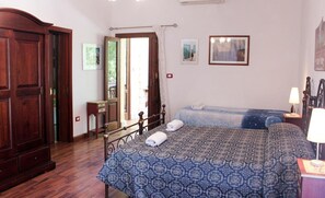 3 chambres, couette en duvet, coffre-fort, fer et planche à repasser