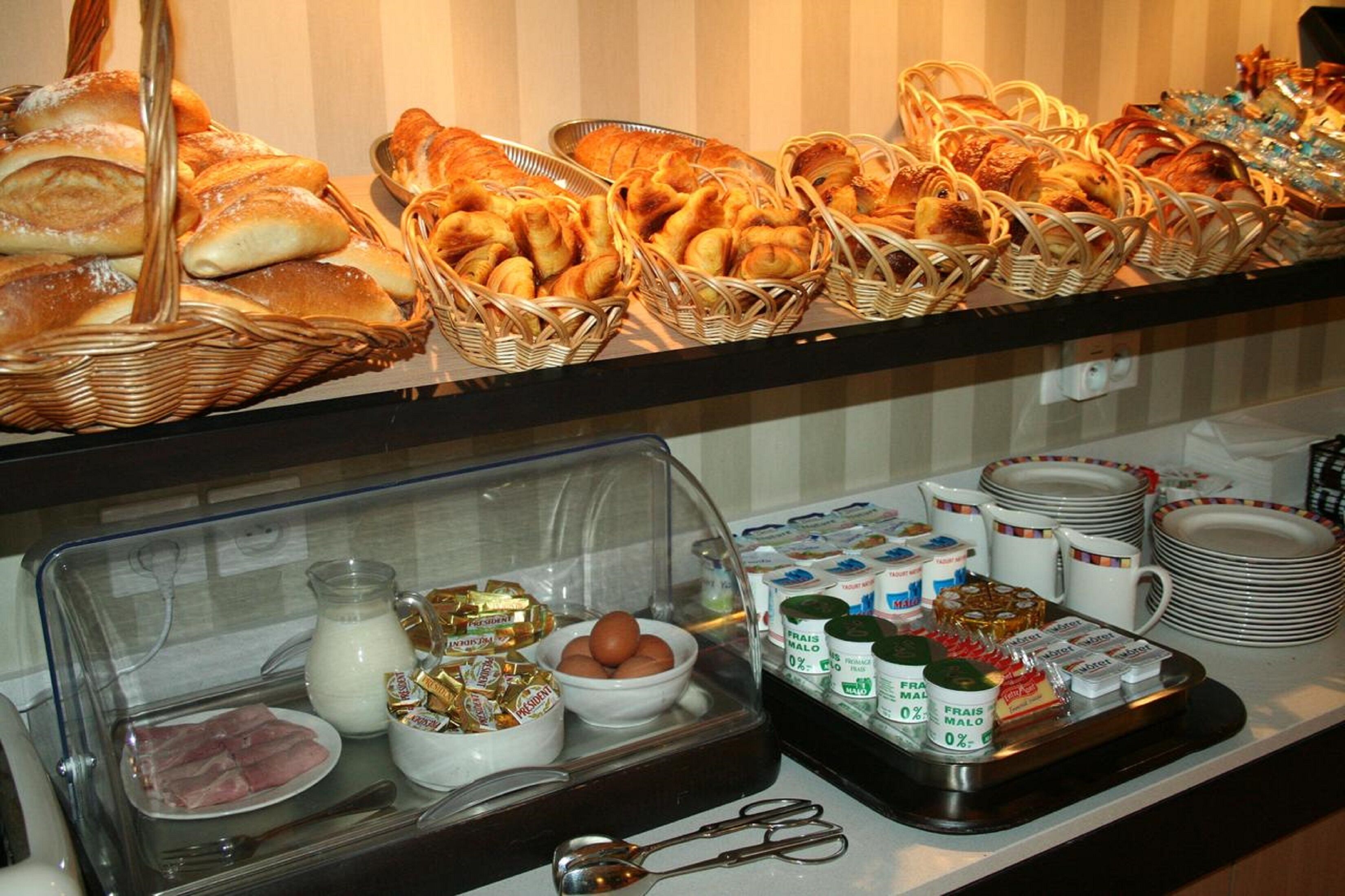 daily buffet breakfast (eur 16 per person)