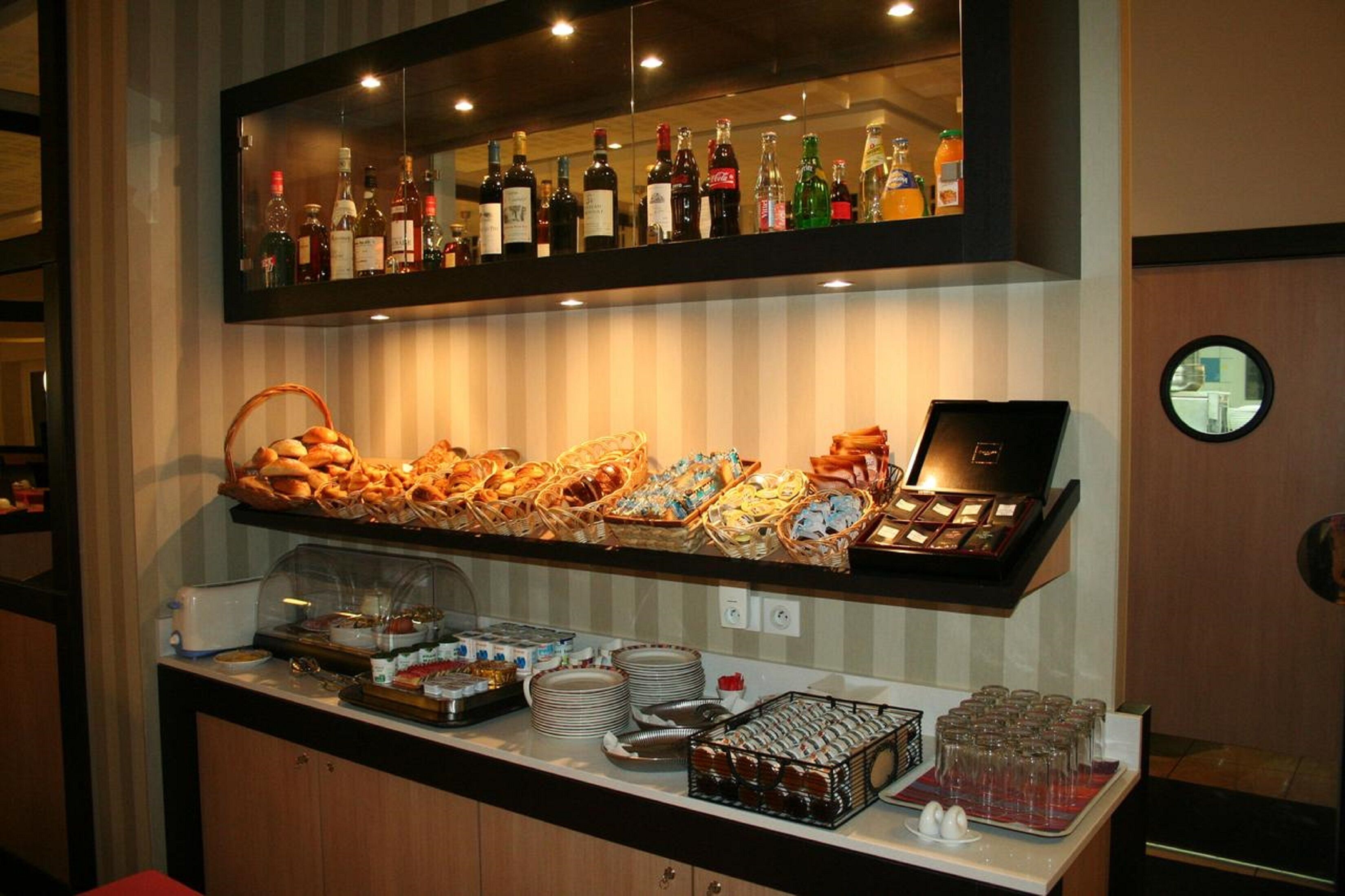 daily buffet breakfast (eur 16 per person)