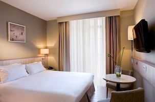 Habitación doble, vistas al mar | Ropa de cama de alta calidad, caja fuerte, wifi gratis