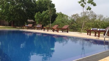Kolam renang terbuka