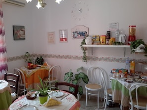 Free daily buffet breakfast - B&B Le Quattro Stagioni (Agrigento)