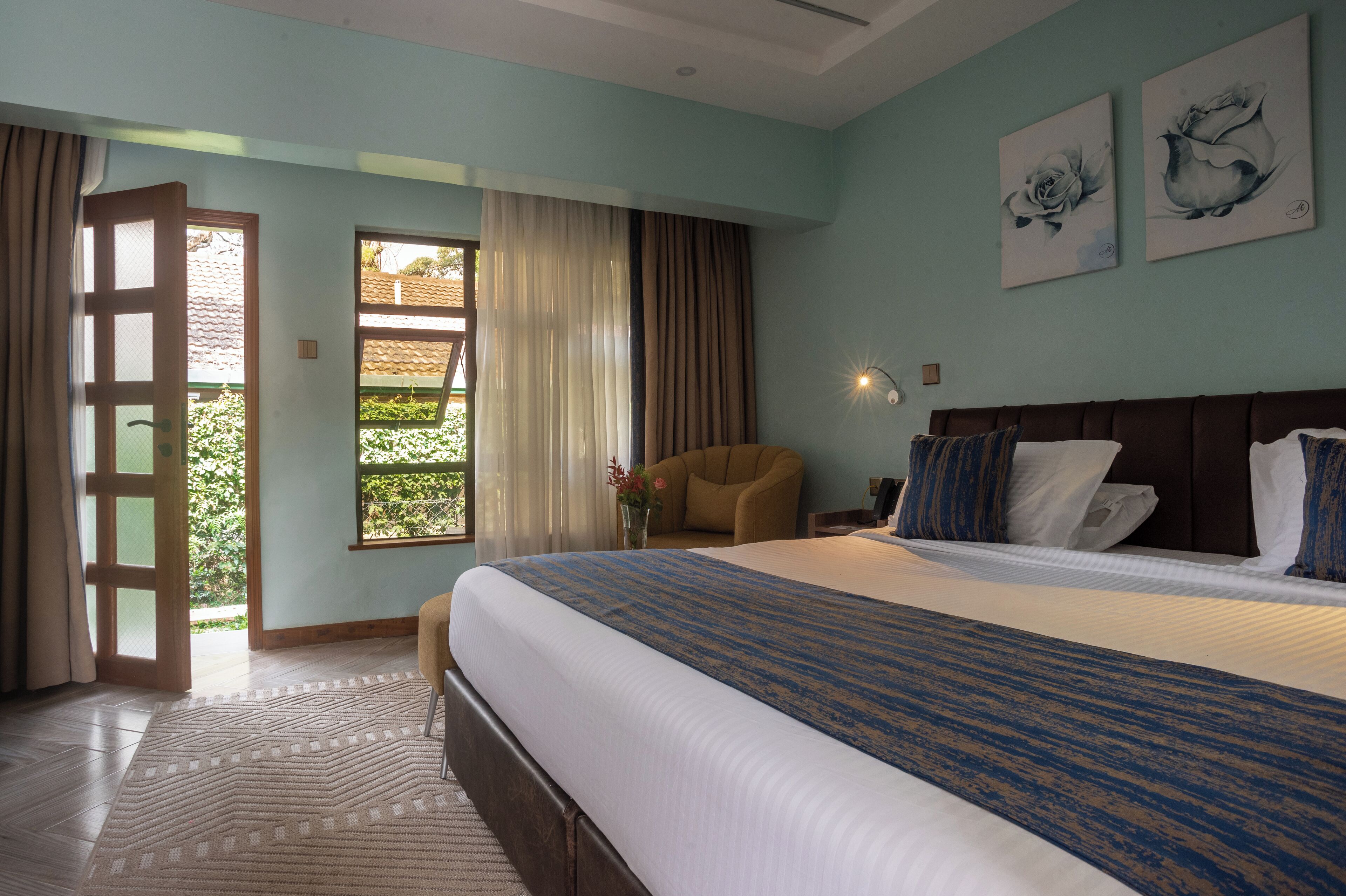 Hypo-allergenic bedding, in-room safe, soundproofing, free WiFi