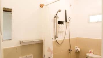 Quarto | Banheiro | Chuveiro, produtos de toalete grátis