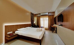 Phòng đôi Deluxe, 1 giường cỡ king | Bộ đồ giường cao cấp, bàn, bộ trải giường