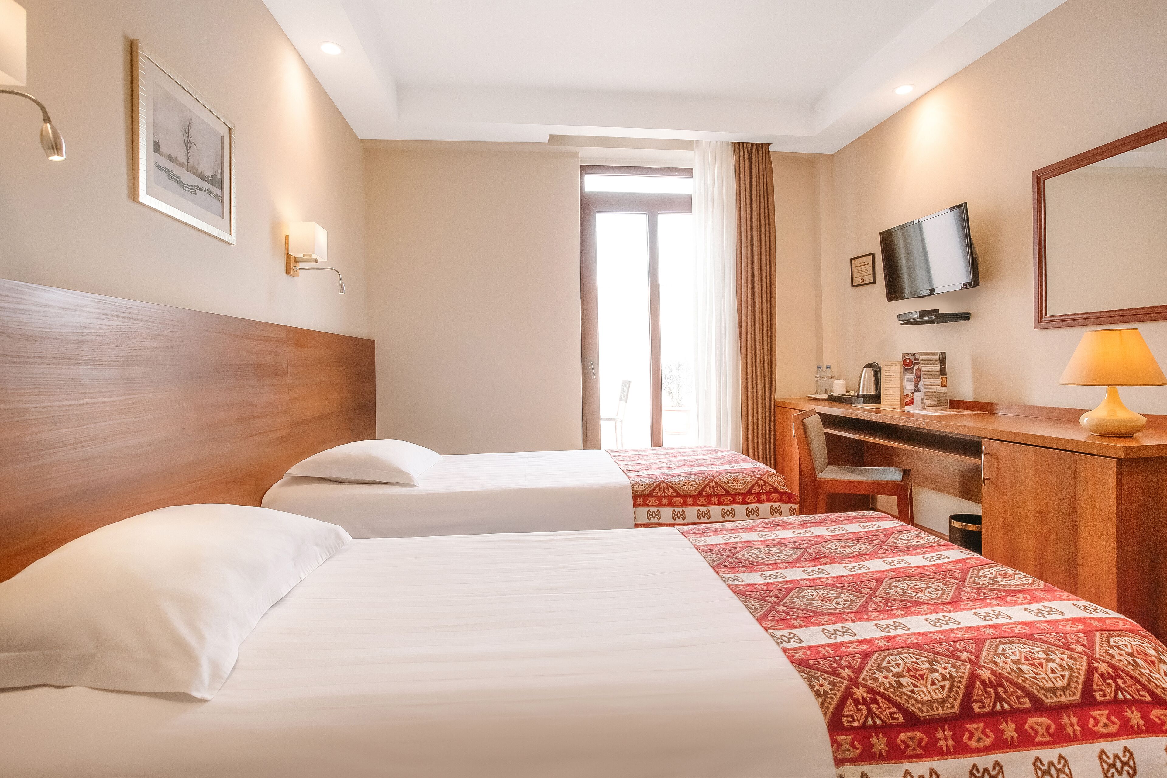 deluxe double or twin room | 1 bedroom, premium bedding, minibar, desk