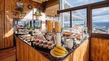 Petit déjeuner servi tous les jours en supplément