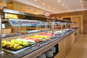 Desayuno buffet todos los días (con cargo)