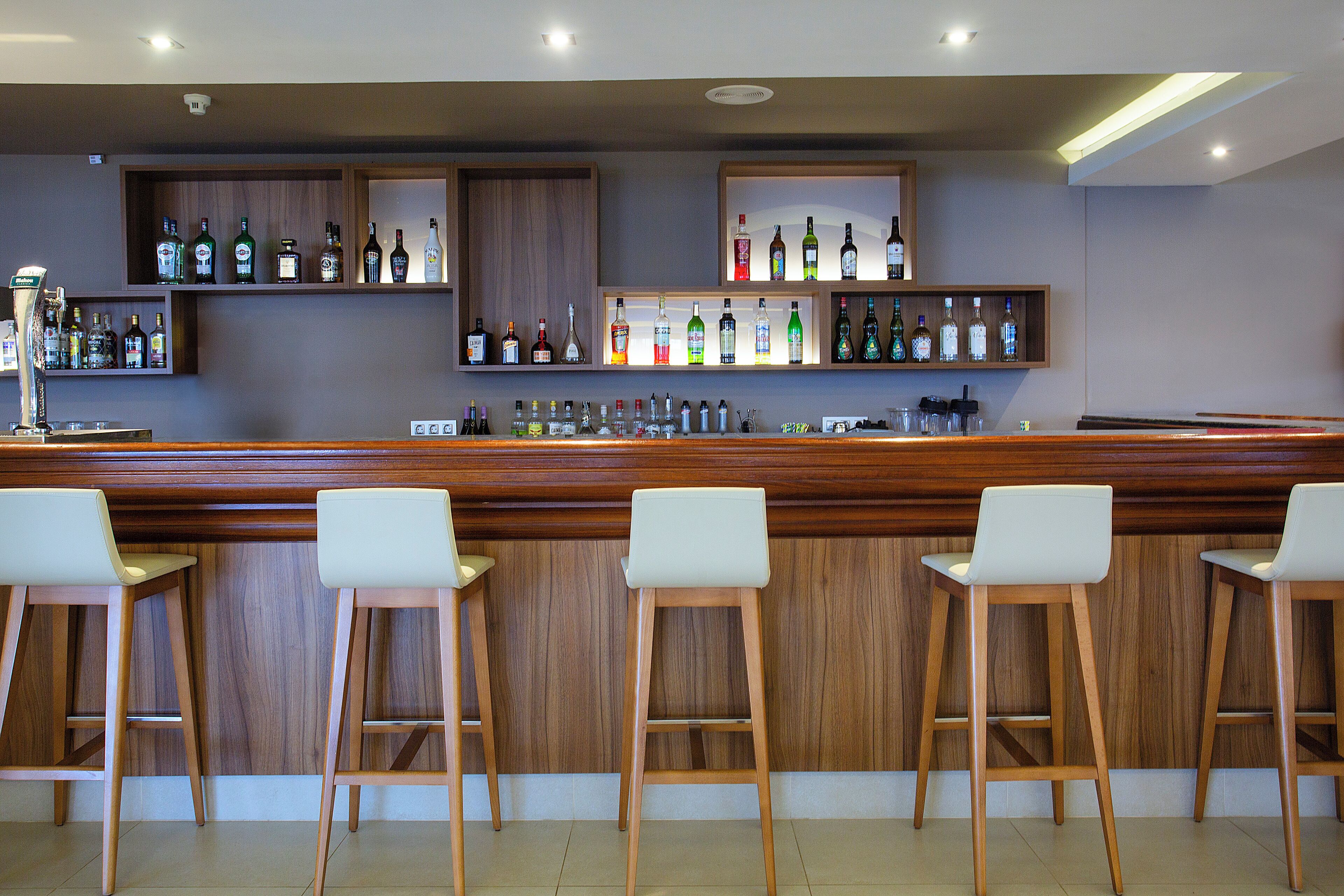 Bar (trong khuôn viên)