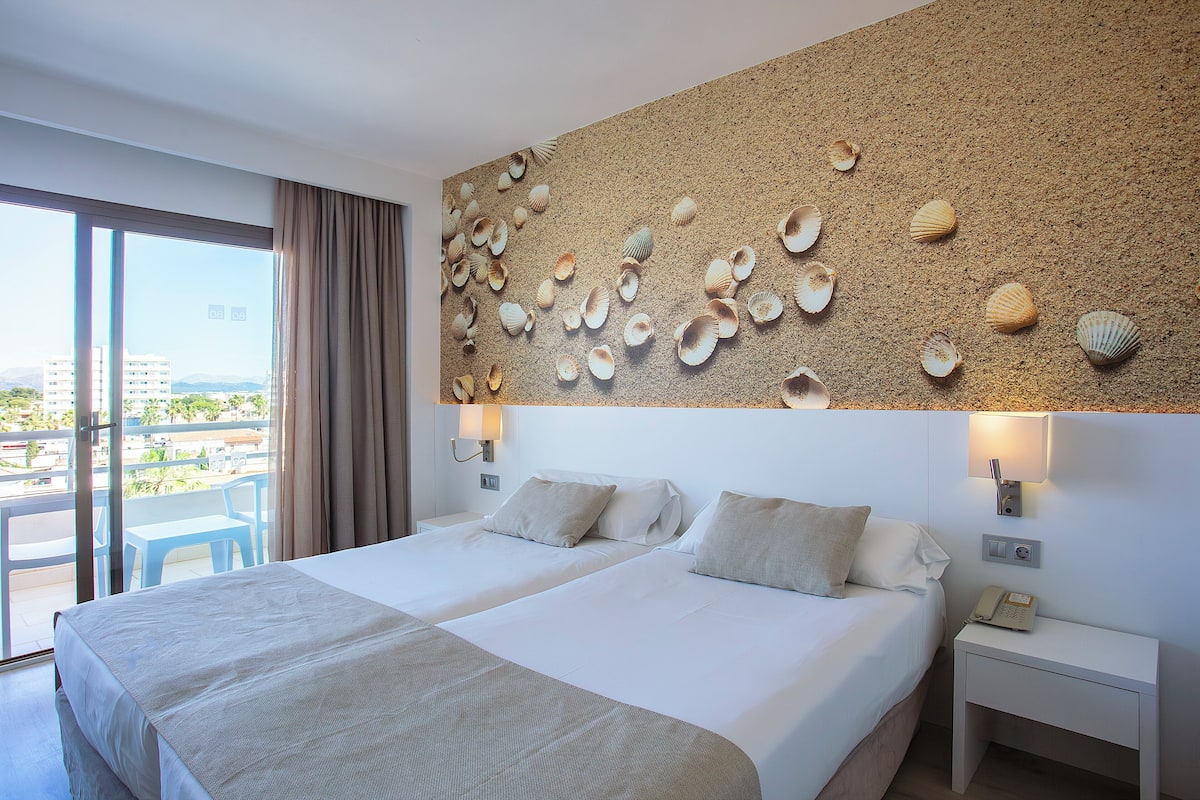 1 bedroom, desk, soundproofing, free wifi