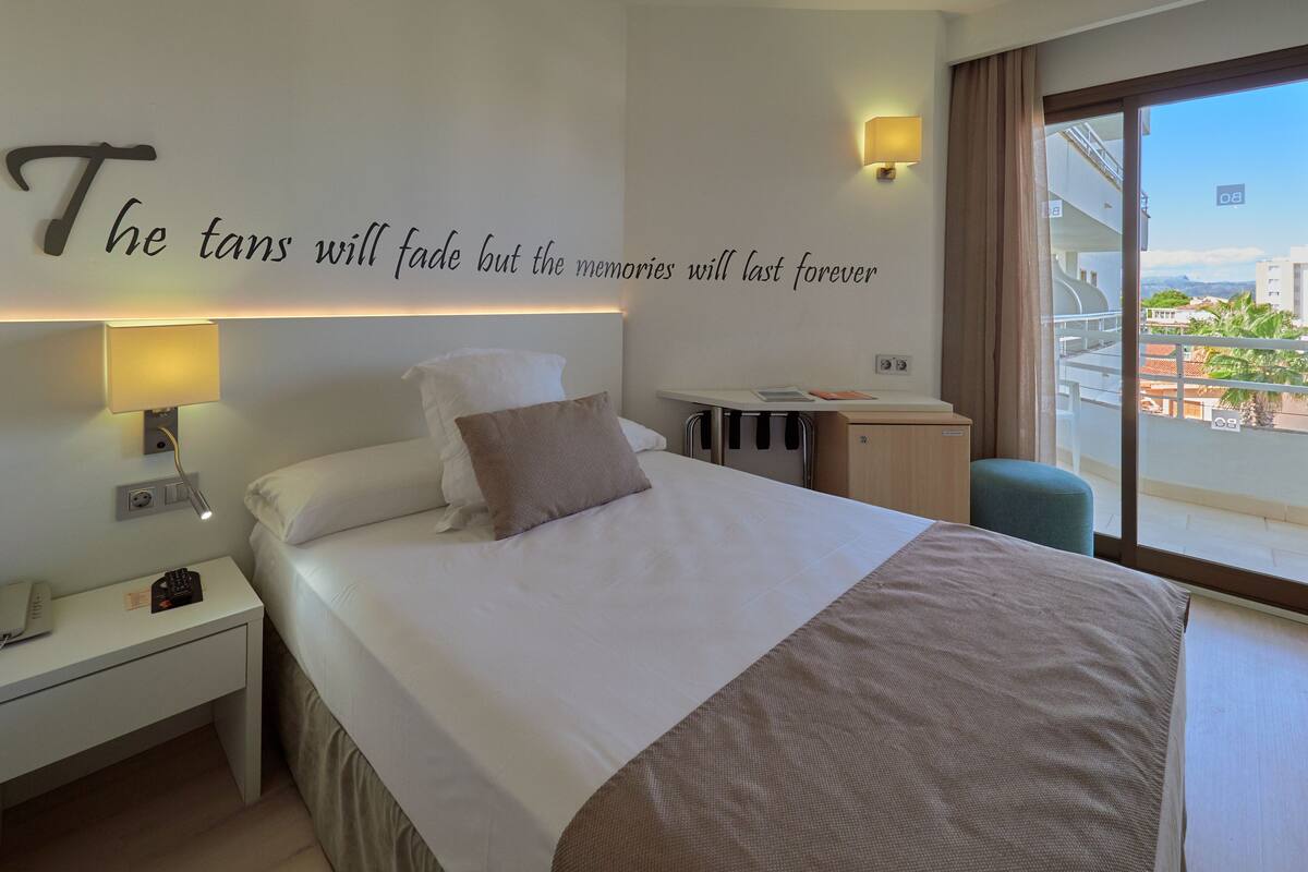 standard single room, balcony | 1 bedroom, desk, soundproofing, free wifi